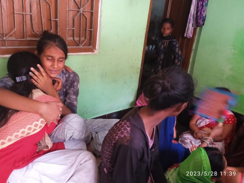 Kushinagar News: शौचालय की टंकी साफ करते हुए चार लोगों की मौत, एक गंभीर