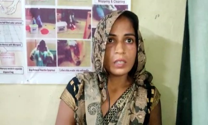 Aligarh News: महिला ने लगाया ससुराल पर दहेज प्रताड़ना का आरोप, कहा- ‘जानवरों की तरह पीटा गया’