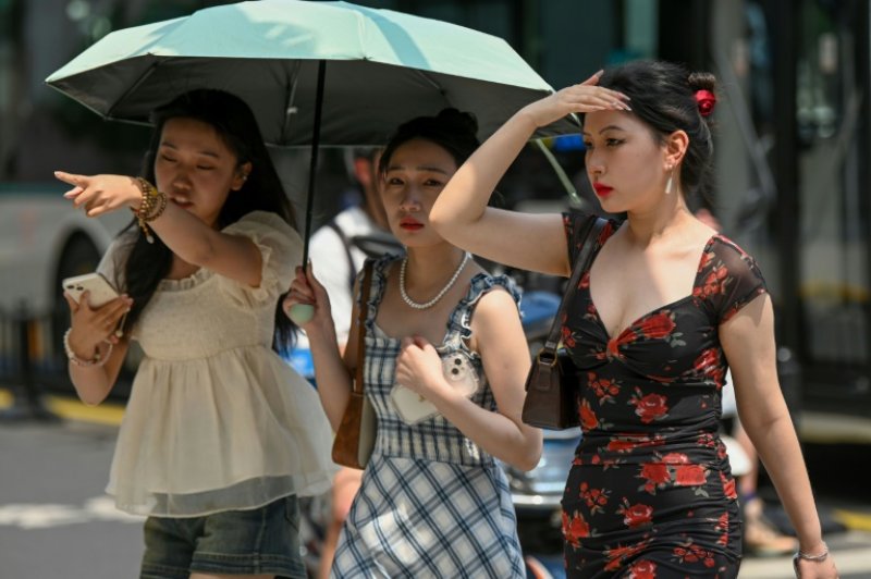Shanghai records hottest May day in 100 years with temp soaring at 36.1°C