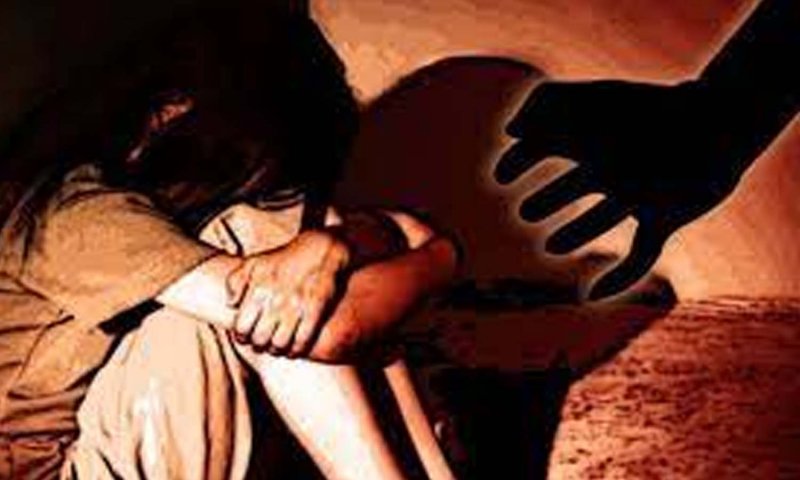 Amethi News: सरकारी कार्यालय में नही हैं सुरक्षित महिलाएं, PWD कार्यालय में तैनात युवती के साथ यौन शोषण का मामला