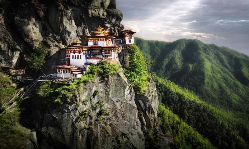 Bhutan Tour Packages: गर्मियों की छुट्टियां मनाने के लिए जाएं भूटान, बेहद ही खूबसूरत है जगह, खर्चा भी नहीं होगा ज्यादा