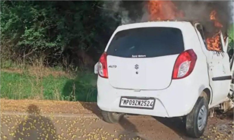 Accident in MP: दर्दनाक हादसे से कांप उठे सभी, कार में जिंदा जल गए 4 लोग, हरदा जिले में पेड़ से टकराई ऑल्टो