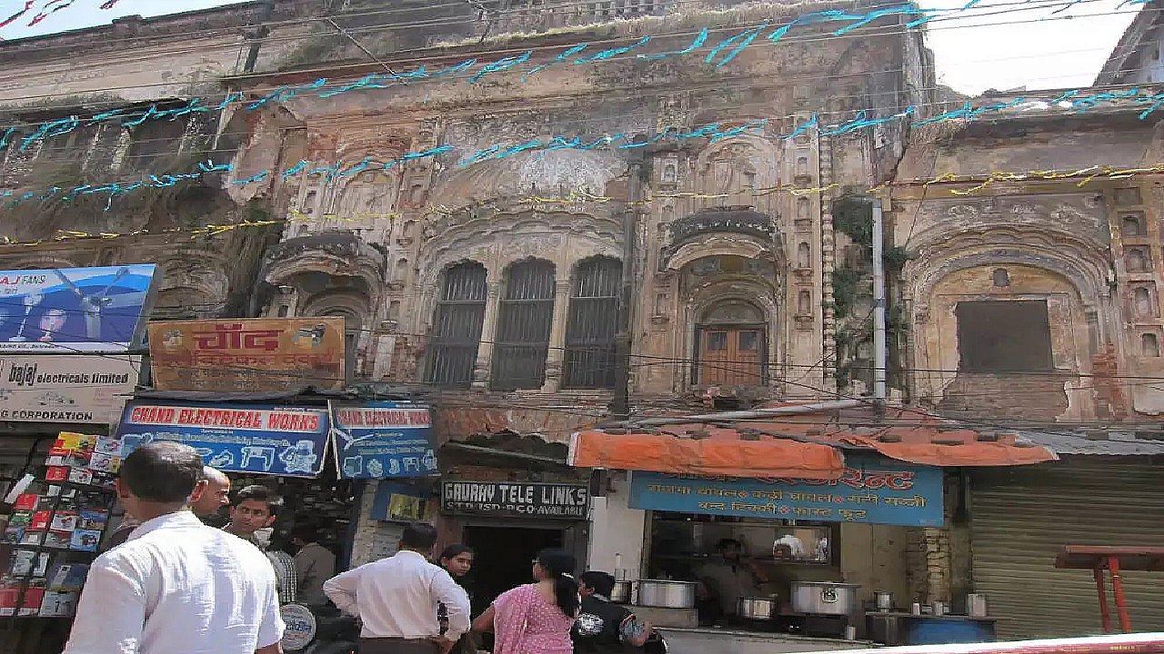 lucknow chowk market history timing entry and locations chowk bazar