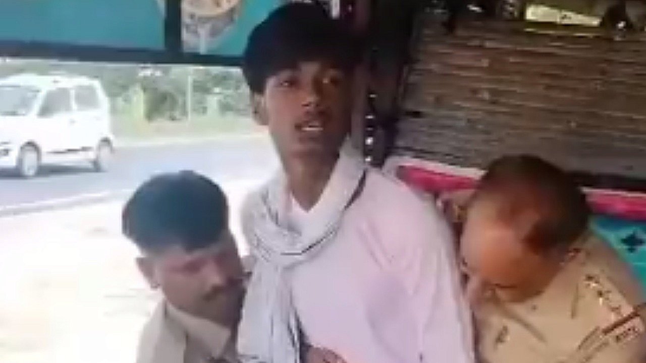 कानपुर के नवाबगंज थाना प्रभारी के हत्थे चढ़ा तमंचे वाला लड़का !