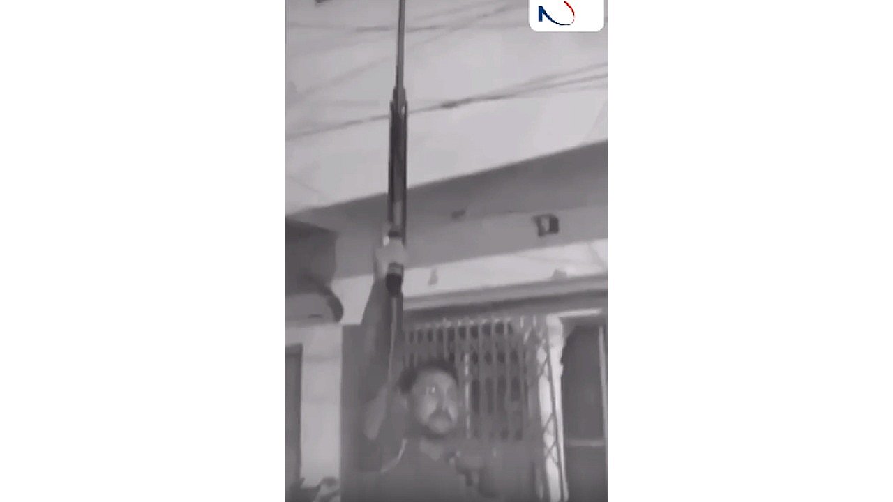 लखनऊ : सोशल मीडिया पर असलहे का प्रदर्शन करता वीडियो वायरल !