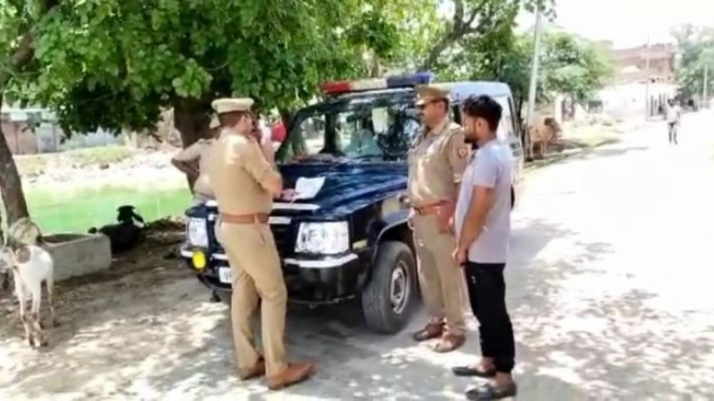 Fatehpur News: पुलिस ने अपराधी को जिले के बाहर छोड़ा, कहा- छह महीने यहां न दिखना, जानिए क्या थी वजह