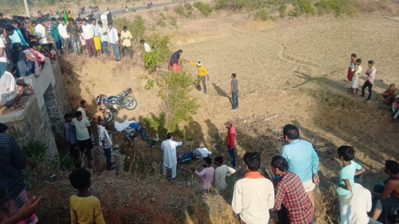 Sonbhadra Accident: 24 घंटे में भयानक हादसे, पुलिया के नीचे गिरी बाइक गिरने से किशोर सहित तीन की मौत