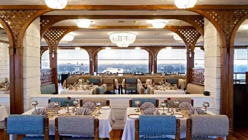 Luxury Restaurant in Lucknow: बेहद ही खास हैं लखनऊ के यह लक्जरी रेस्तरां, जहां मिलती है शाही सर्विस