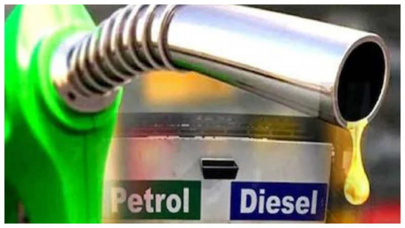 UP Petrol Diesel Rate Today: यूपी में सस्ता हुआ पेट्रोल डीजल, टंकी पर जाने से पहले चेक कर लें यहां रेट्स