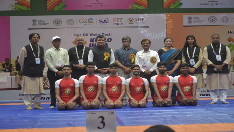 Varanasi News: पीएम मोदी ने दिलाई योग को वैश्विक पहचान, ‘खेलो इंडिया’ यूनिवर्सिटी गेम्स में डॉ. आर्य का जोरदार स्वागत