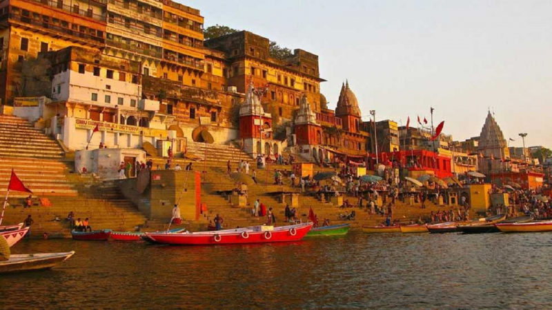Book Varanasi Tour Packages: वाराणसी में घूमने के लिए इस पैकेज का उठा सकते हैं लाभ, कम खर्च पूरा होगा ट्रिप