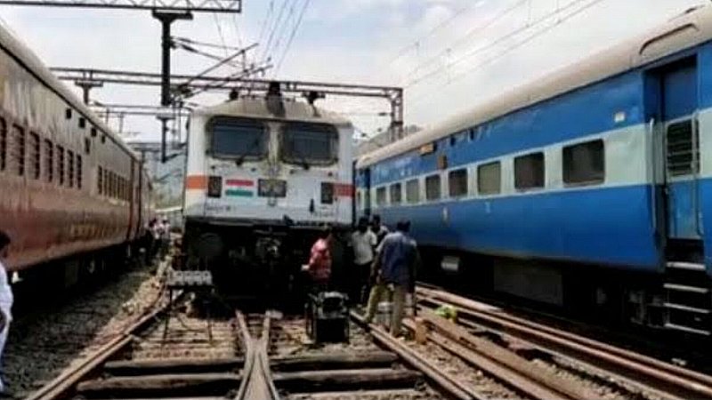 Train Kavach System: क्या होता है ट्रेनों में लगा ‘कवच’, अगर हादसों से है बचाता तो कैसे लड़ी ट्रेनें