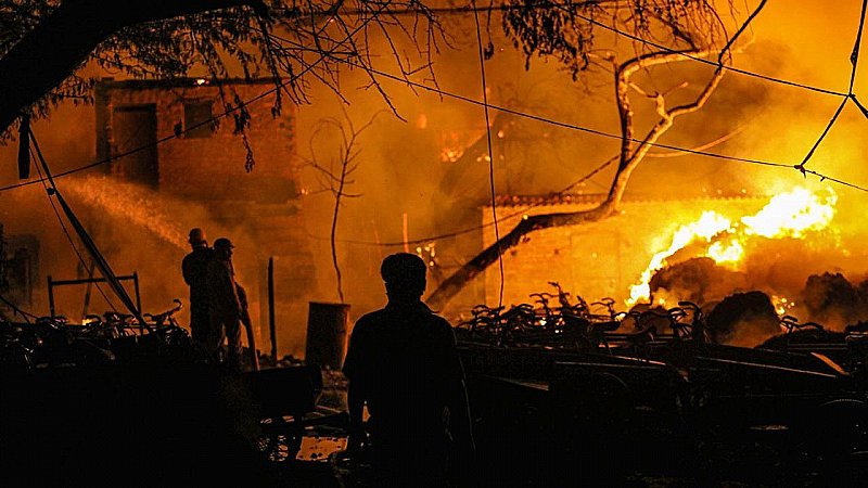Delhi Fire: दिल्ली के जहांगीरपुरी में लगी भीषण आग, कई झुग्गियां जलकर हुईं खाक, दमकल विभाग की 9 गाड़ियां मौजूद