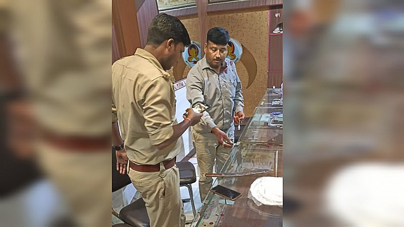 Kanpur News: सर्राफा व्यापारी पर चापड़ से हमला, व्यापारी व हमलावर दोनों घायल