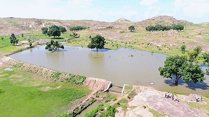 Uttar Pradesh: फाइलों में यूपी कायम करता रिकॉर्ड, हरियाली  के नाम बंजर पड़ी जमीन