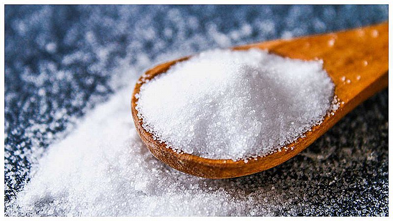 Side Effects of Salt: ज्यादा नमक खाने से हो सकती हैं ये बीमारियां, आप भी जानें