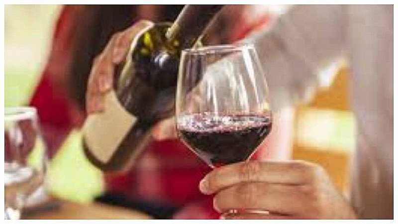 Alcohol Risk: शराब का कम मात्रा में भी सेवन दे सकता है कई स्वास्थ्य समस्यायें, आज ही छोड़ दें इसकी लत