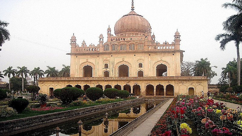 Gulab Bari in Ayodhya: बेहद ही खूबसूरत है अयोध्या में स्थित गुलाब बाड़ी, जिसका इतिहास भी है बेहद खास