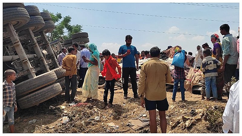 MP Accident News:मध्य प्रदेश के सीधी में बल्कर और जीप हुई भिड़ंत, 2 बच्चों सहित 5 लोगों की दर्दनाक मौत