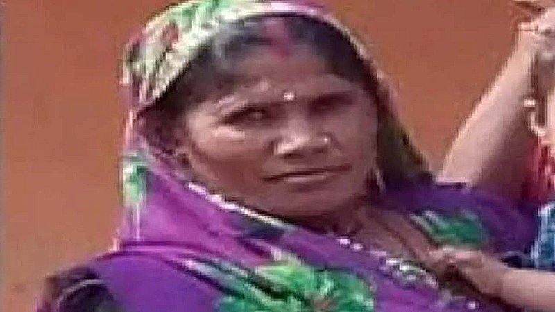 Jhansi News: गरीबी का किया क़त्ल! खेत में घुस गई बकरी तो फार्म मालिक ने महिला को पीटकर मार डाला