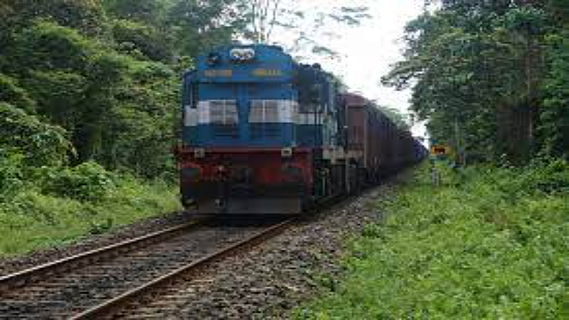 Indian Train Travel Tips: लंबे सफर में ऐसे अपनी रेल यात्रा को आरामदायक, जानिए इन नये रेलवे रूल्स के बारे में