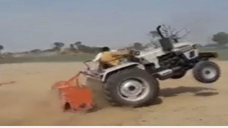 Meerut News: खेत में ट्रैक्टर चालक को स्टंटबाजी करना पड़ा महंगा, ट्रैक्टर पलटने से हुई मौत