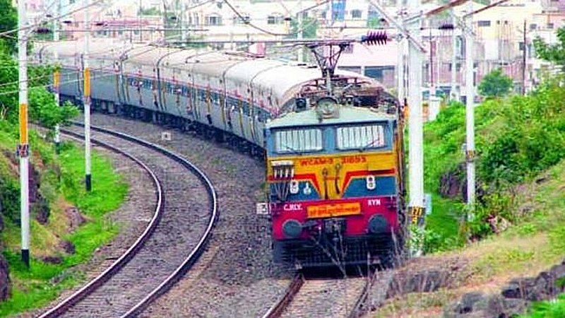 Railway Safety Funds: रेलवे सेफ्टी का फण्ड खर्च किया जैकेट, मसाजर और क्राकरी पर