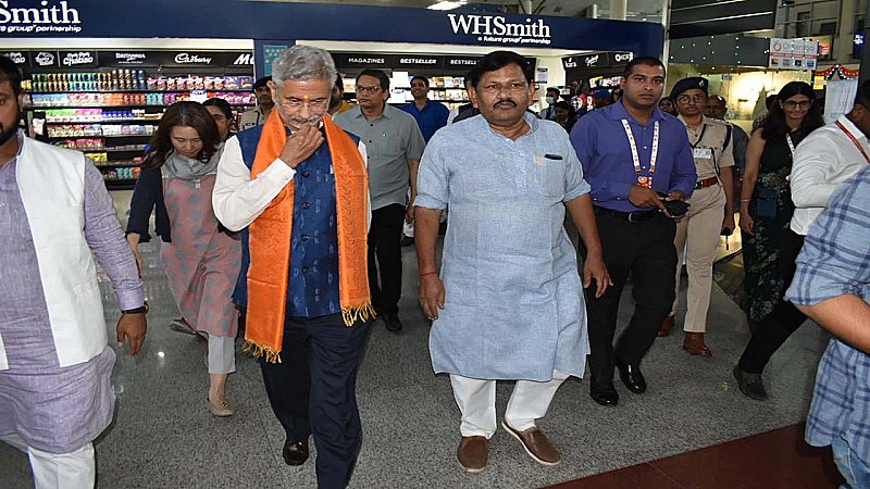 Varanasi News: विदेश मंत्री एस जयशंकर पहुंचे वाराणसी, जी-20 सम्मेलन में होंगे शामिल
