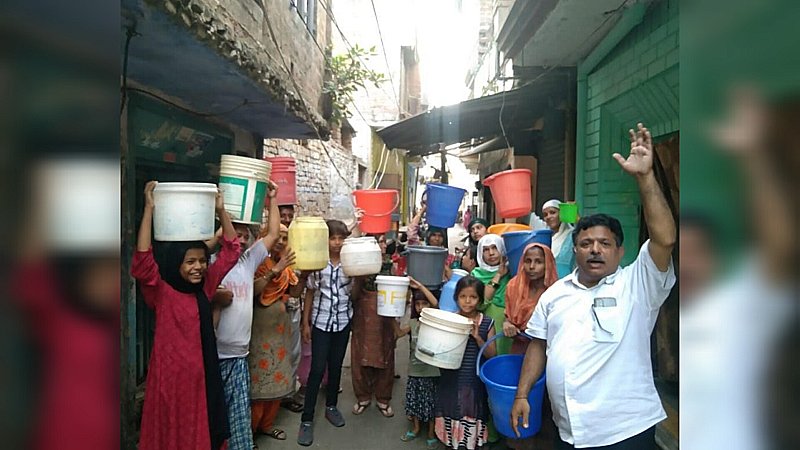 Aligarh News: बूंद-बूंद पानी के लिए त्राहिमाम, इस इलाके के लोगों ने निकाली डुगडुगी यात्रा