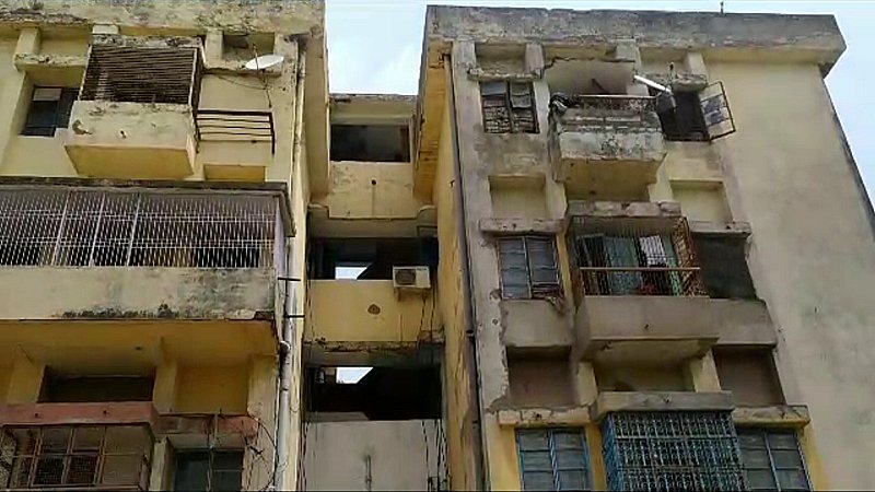 Varanasi News: मुगलसराय के युवक की दुर्गाकुंड में छत से गिरने से मौत! आखिर युवक अपार्टमेंट में किससे मिलने गया था?