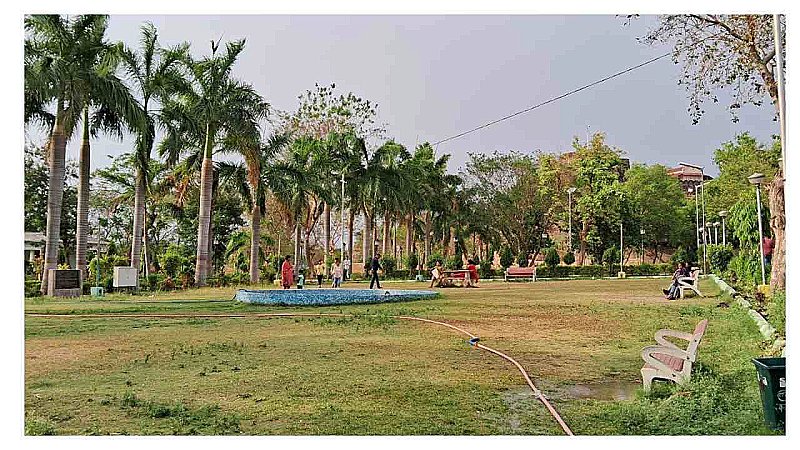 Jhansi News: ईको फ्रेंडली बनाने में मददगार बन रहे ये पार्क, यहां बच्चों और बुजुर्गों को मिलती है सहूलियत