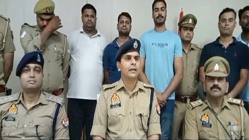 Agra News: अंजलि बजाज हत्या मामले का पुलिस ने किया खुलासा, बेटी ने बॉयफ्रेंड के साथ मिलकर की थी माँ की हत्या