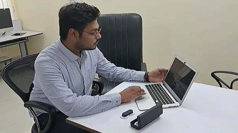 Aligarh News: एएमयू के छात्र ने तैयार की मोबाइल ईसीजी डिवाइस, ऐसे बताएगी दिल की धड़कन