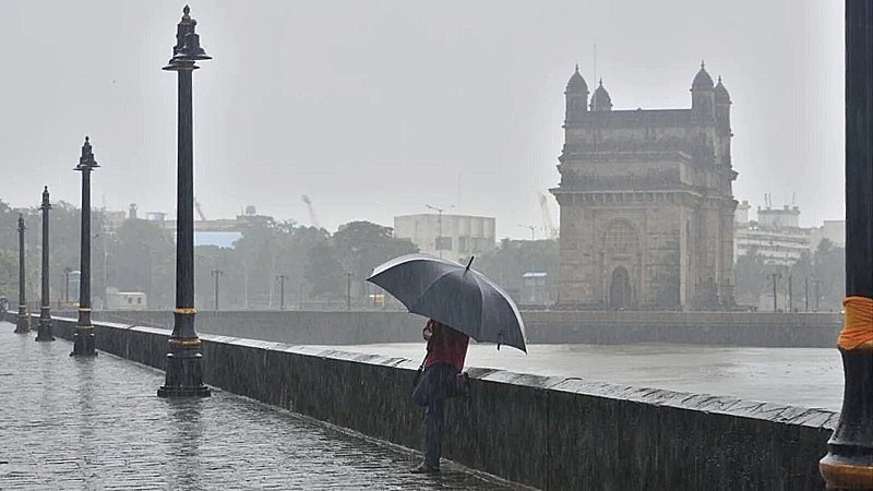 Mumbai Weather Alert: बिगड़ते मौसम का अलर्ट जारी, बिपरजॉय तूफान के कारण कई उड़ानें हुईं रद्द