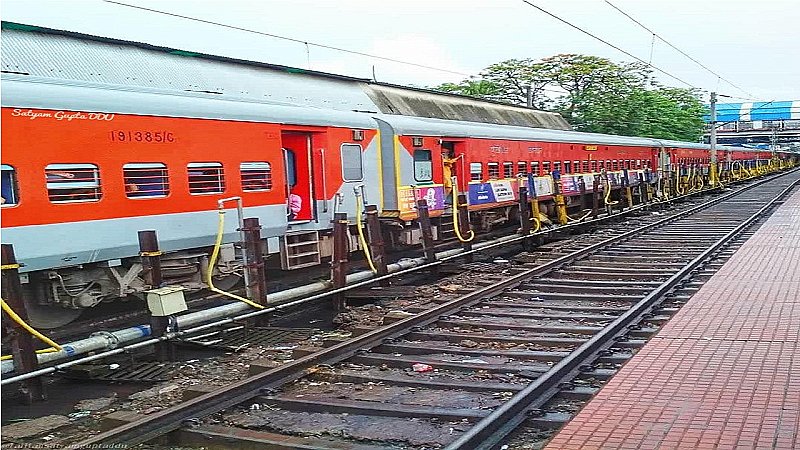 Lalitpur News: धमाका चलती ट्रेन में, अचानक हुआ मोबाइल ब्लास्ट, मची अफरा-तफरी