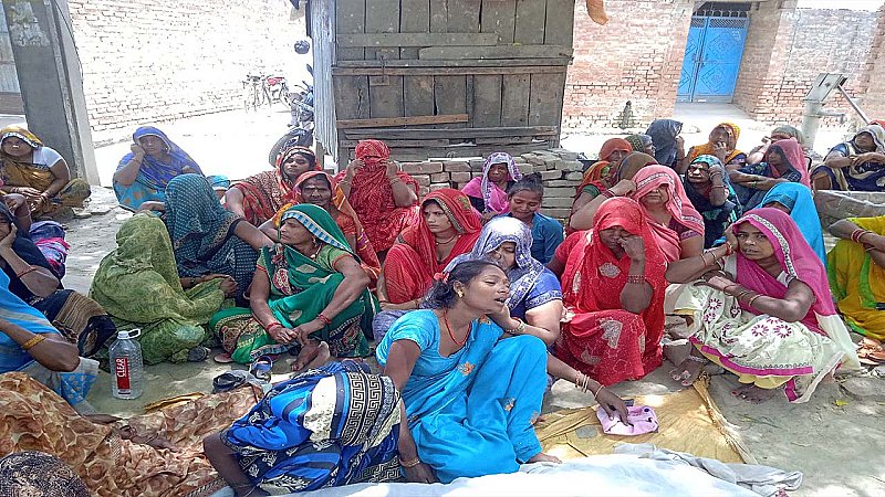 Kannauj News: फांसी के फंदे पर लटकता मिला किसान का शव, जांच में जुटी पुलिस
