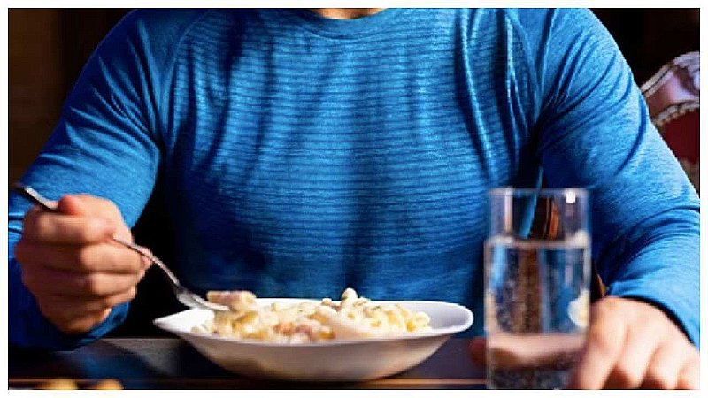 Health Tips: खाना खाने के बाद ये गलतियां कर देंगी आपको बीमार, भूल कर भी ना करें