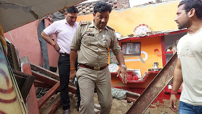 Muzaffarnagar: सुबह-सुबह जर्जर मकान अचानक धराशायी, हादसे मे तीन घायल