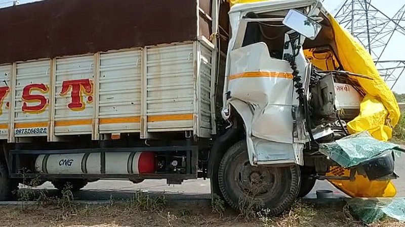 Aligarh News: कैंटर गाड़ी ने ट्रैक्टर ट्रॉली में मारी टक्कर, एक की मौत चार घायल
