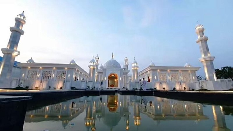 Second Taj Mahal : मां की याद में बनाया 5 करोड़ का ‘ताजमहल’