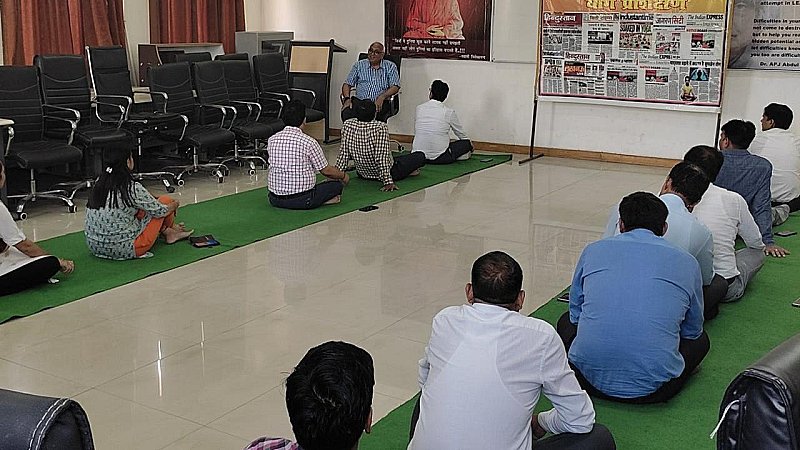 Lucknow News: एसएमएस लखनऊ के वैदिक विज्ञान केन्द्र के तत्वाधान में एक सप्ताहिक योग शिविर का आयोजन