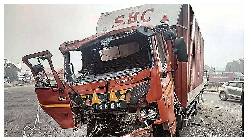Jalaun News: खड़े ट्रक में पीछे से घुसा तेज रफ्तार ट्रक, चालक समेत दो की मौत