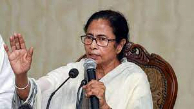 West Bengal News: चुनावी हिंसा को लेकर टीएमसी और राजभवन आमने-सामने, राज्यपाल के दौरे पर ममता की पार्टी हमलावर