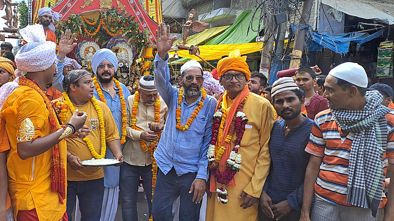 Prayagraj News: प्रयागराज के बहादुरगंज मे मुस्लिम समाज के लोगों ने भगवान जगरनाथ रथ यात्रा का इस्तकबाल किया