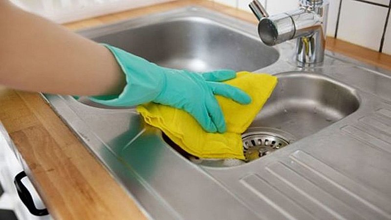 How To Clean Your Sink: कैसे करें अपने सिंक और उसकी नाली को साफ़, जानिए ये ट्रिक्स