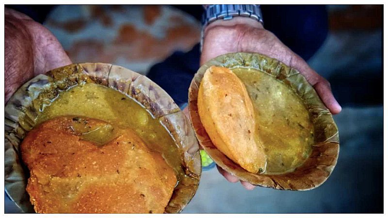 Banaras Famous Kachori Shop: बनारस की कचौड़ी है विश्व प्रसिद्ध, जानिये इसकी प्रसिद्ध दुकानें