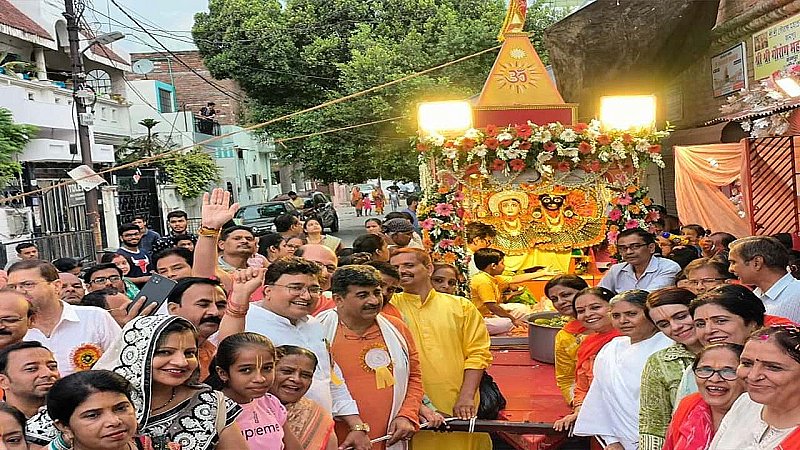 Kanpur News: ढोल-नगाड़ों के बीच हर्षोल्लास के साथ निकली भगवान जगन्नाथ की रथयात्रा, भक्तों ने की पैदल यात्रा