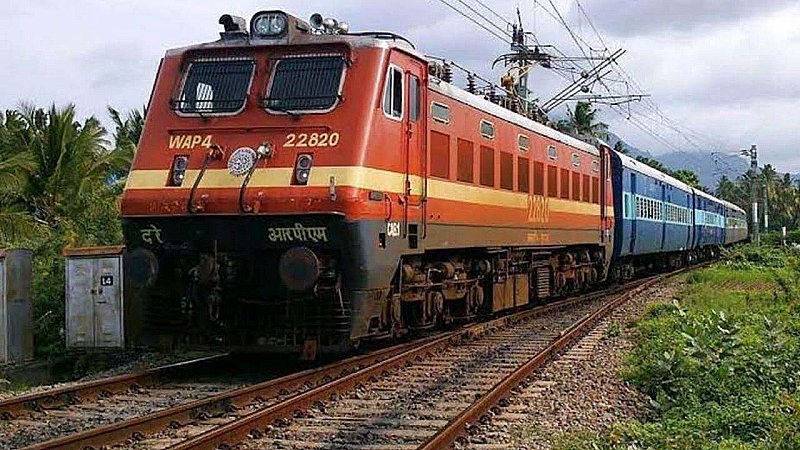 Jhansi News: ट्रेन में आग लगने के बाद मोड में रेलवे एक्शन, अब यात्री डिब्बों में लगेंगे तीन तरह के फायर सेफ्टी सिस्टम