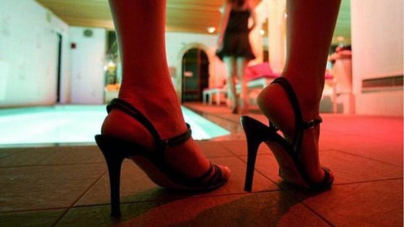 Raebareli News: रायबरेली में सेक्स रैकेट का भांडाफोड़, पुलिस ने की होटल में ताबड़तोड़ छापेमारी