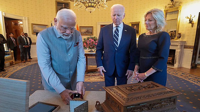PM Modi US Visit : व्हाइट हाउस में मोदी : चंदन का डिब्बा और दस दान